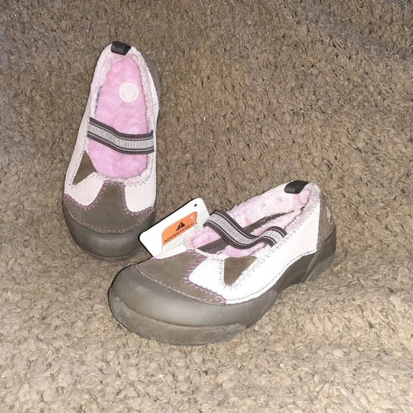 CROCS Other - CROCS-Dawson Mary Jane Girl’s Shoes-Brown/Pink Suede-Faux Fur Lined-Size J3-NWT